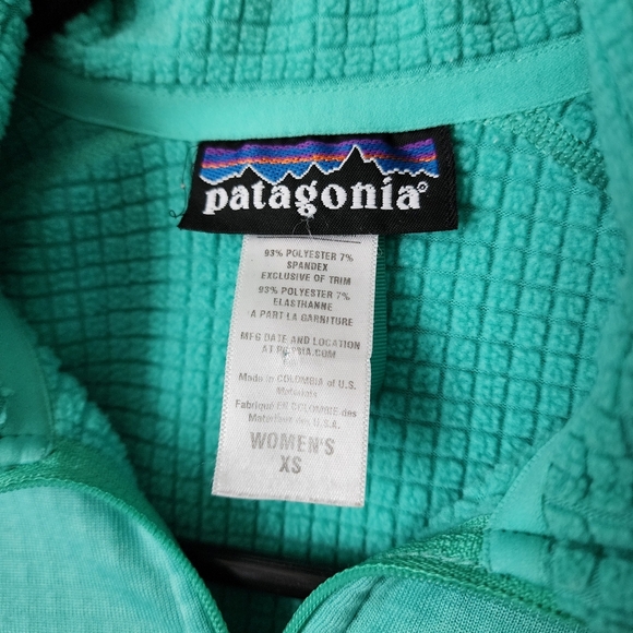 PATAGONIA R1 pull over 1/4 zip in Light Aquarium size XS - Picture 4 of 6